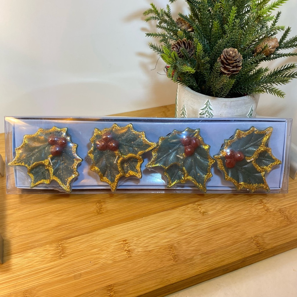 4 Christmas Floating Candles Holly Leaves Green Silver Red Berries Gift Box Set